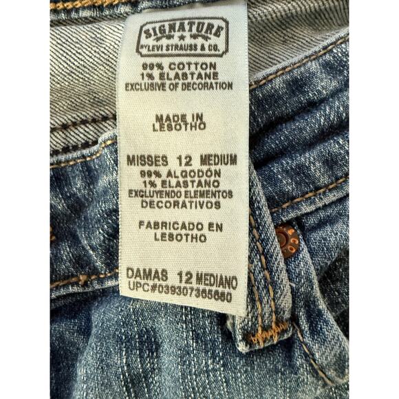Signature Levi Low Rise Bootcut jeans with frayed hem size 12 Medium - Picture 3 of 9